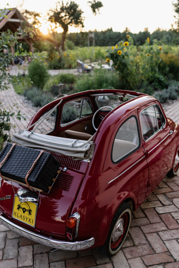 Odrestaurowany Fiat 500 D po kompleksowej renowacji – efekt końcowy projektu.