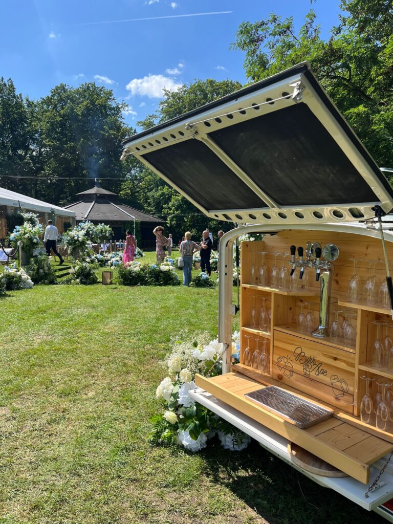 Mobilny Prosecco Van BirrApe w Poznaniu – klasyczne bąbelki i wyjątkowa atmosfera na Twoim evencie